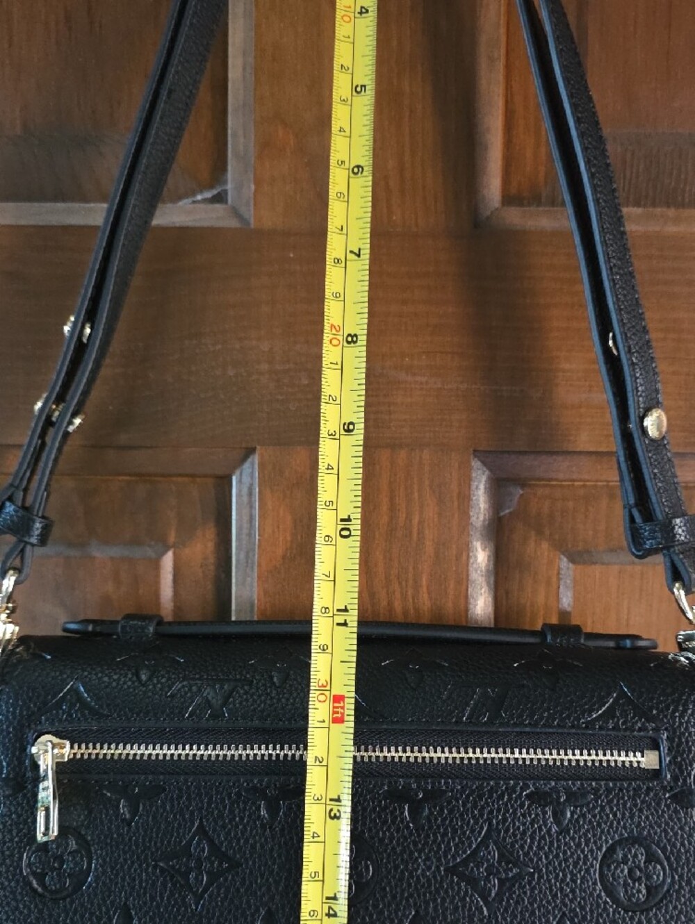 Black Embossed Leather Crossbody Bag with Gold Lock And Adjustable Strap Lk New - Picture 6 of 13